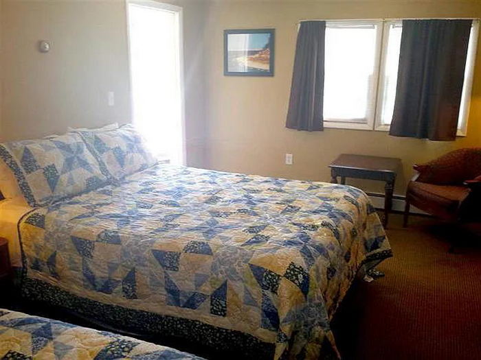 Lakes-N-Trails Motel (4Ks Motel) - Real Estate Listing (newer photo)